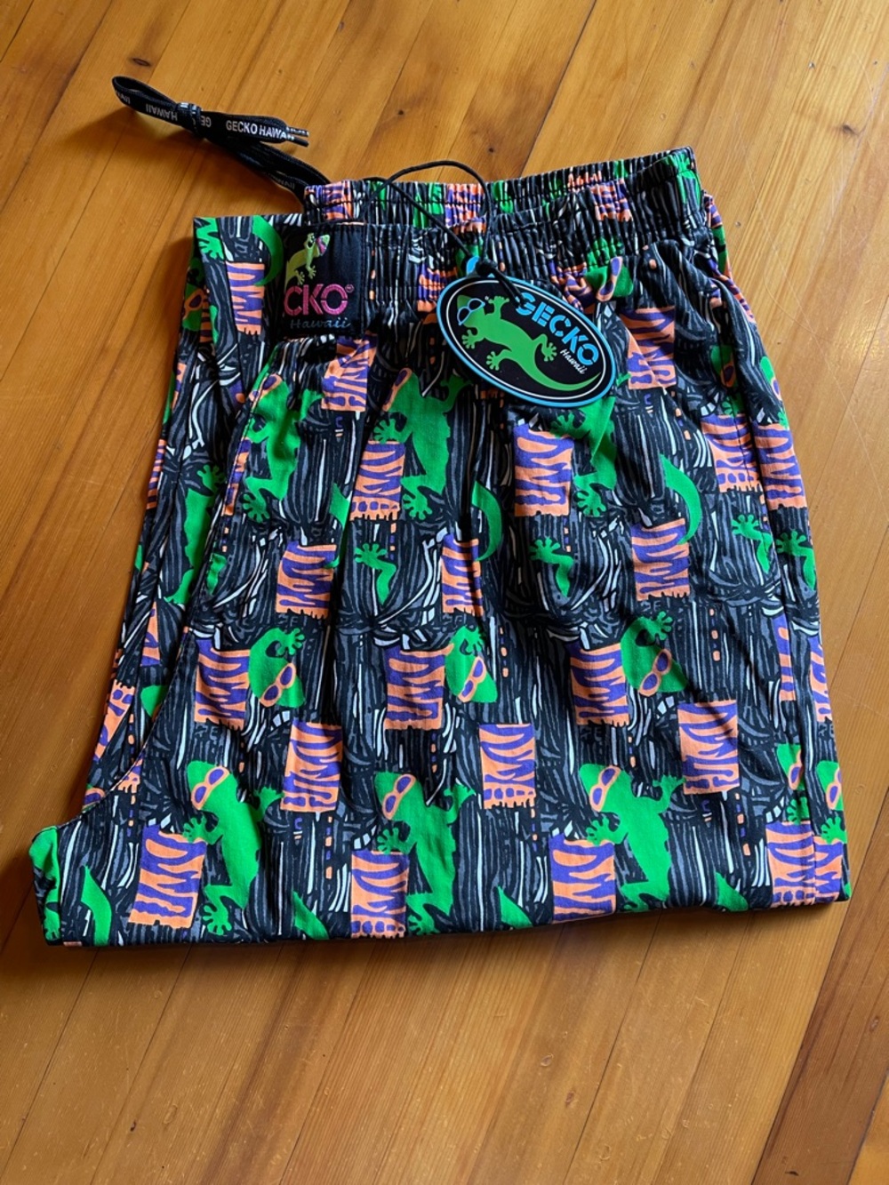 Gecko Hawaii Men Green & Black Printed Vintage Pants